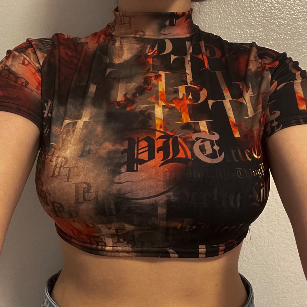 PTL DESIGN PRINT HIGH NECK SHORT SLEEVE CROP TOP